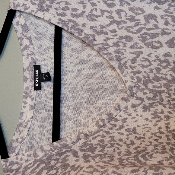 Express Sweater - Picture 2 of 10